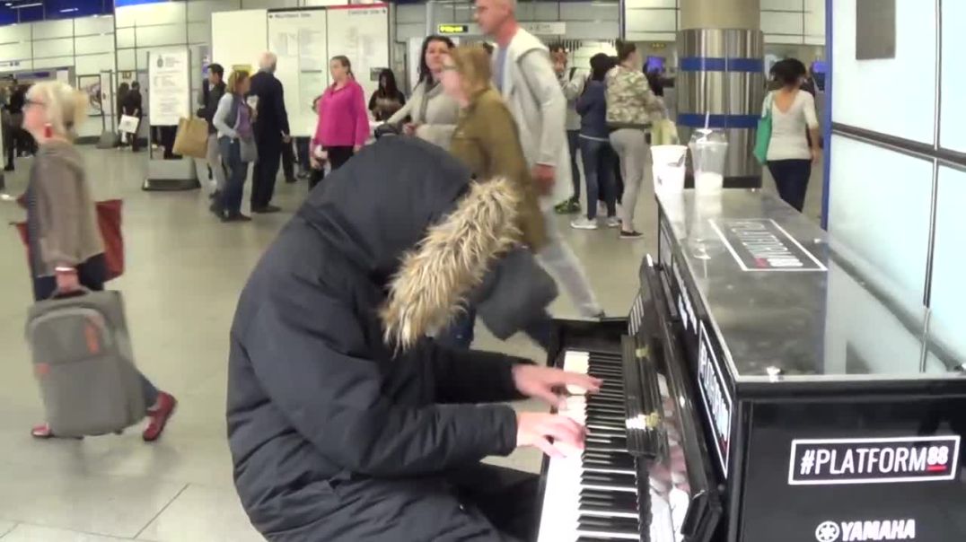 ⁣Suspicious Dude Plays Killer Piano